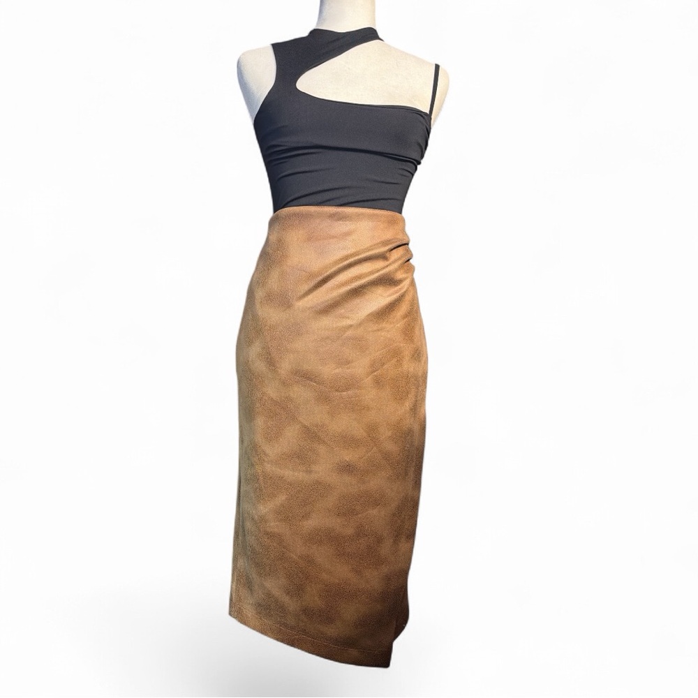 ✨ Tahari NWT Brown Faux Leather Knee-Length Pencil Skirt - Picture 4 of 4